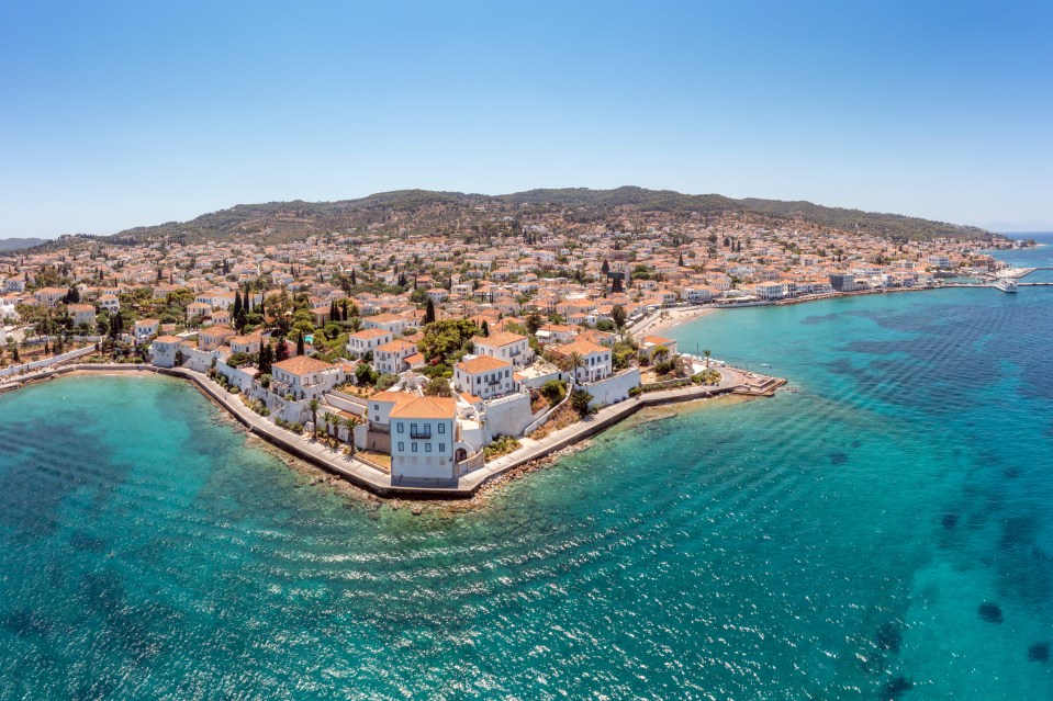 A Brit was found dead from a head injury on the Greek island of Spetses