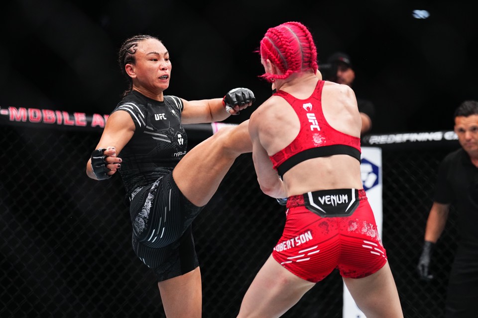 Women’s MMA pioneer Michelle Waterson-Gomez locked horns with Gillian Robertson at UFC 303