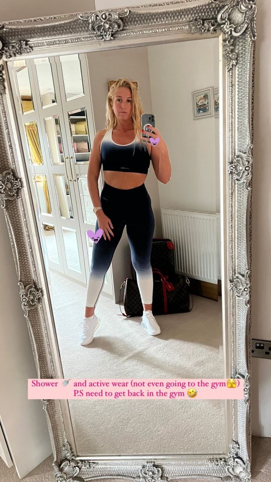 Paris showed off her figure in gym gear