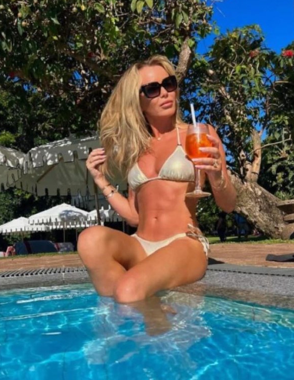 Amanda shows off her age-defying physique by the pool in Spain