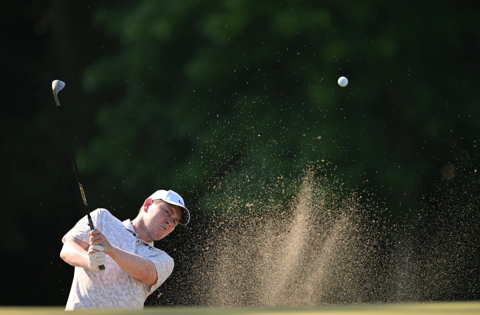 MacIntyre made par from the sand after his disappointing shot