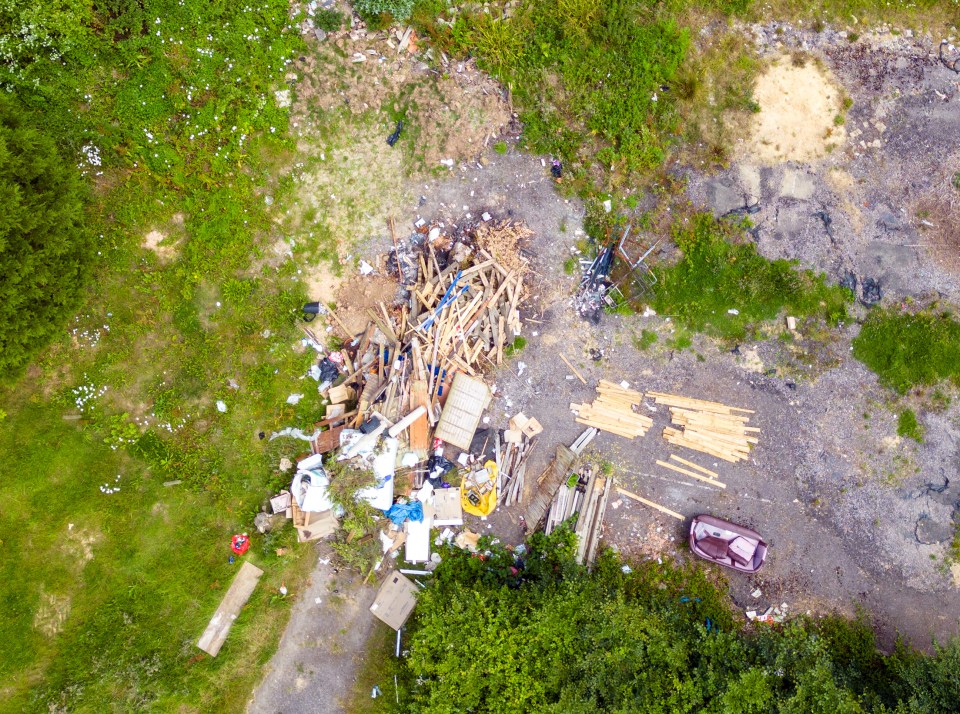 The snaps also show how Pricey left behind a large 5ft glitter sign of her daughter's name “Princess” in the muck heap by the stable block