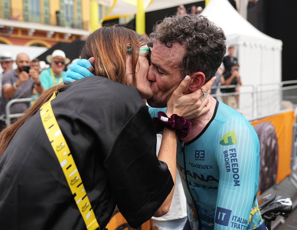 Mark Cavendish’s wife Peta seals the emotional moment