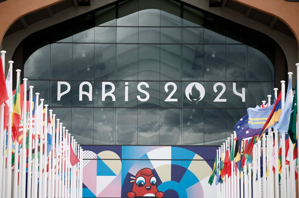 a building with a sign that says paris 2024