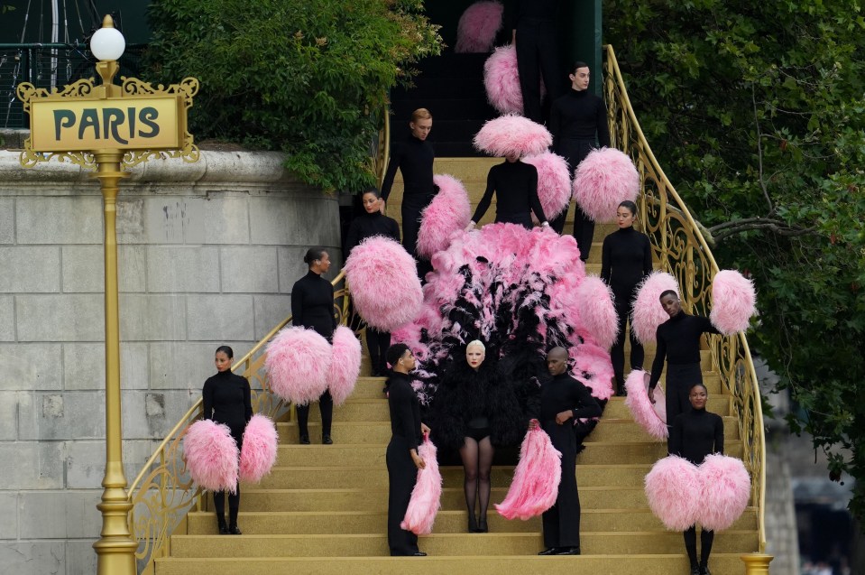 The American singer wore a dazzling black dress