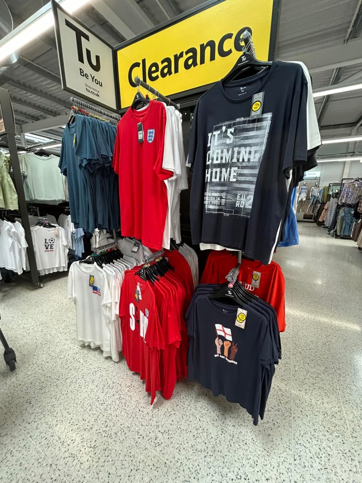 Shoppers have been able to bag the official FA England white and red Three Lions crest football shirts for just £4.50 – down from £15