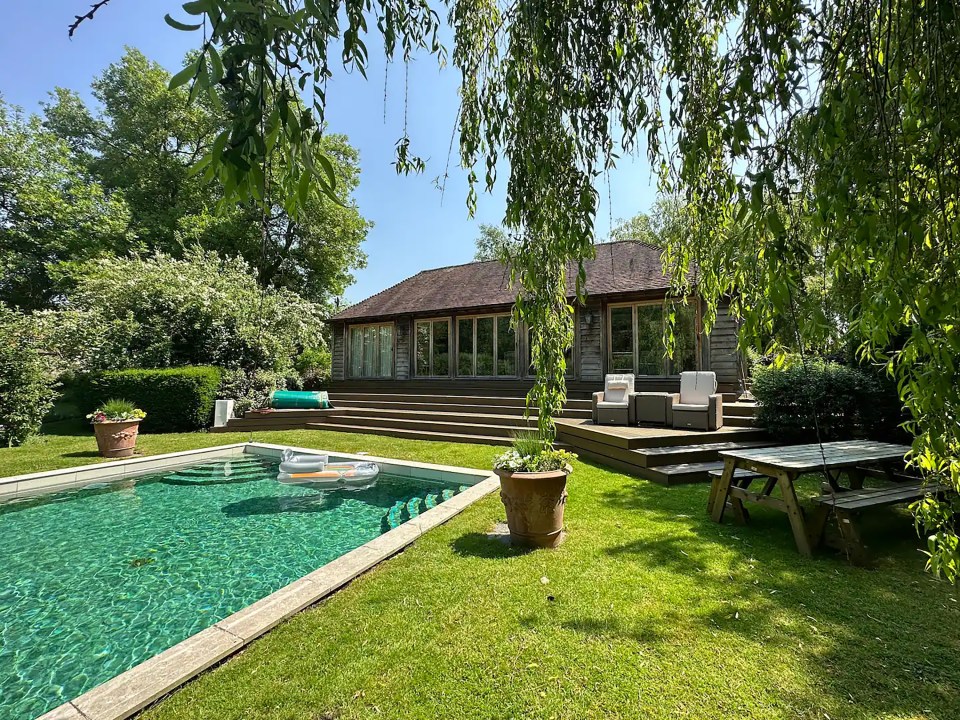 Fans of George Michael can book to stay at his luxury poolhouse... for £550 a night