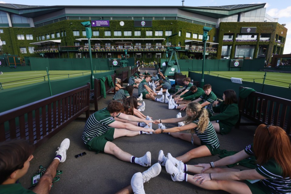 epa11449464 Ball boys and girls perform yoga ahead of the Wimbledon Championships 2024 in Wimbledon in London, Britain, 01 July 2024. EPA/NEIL HALL