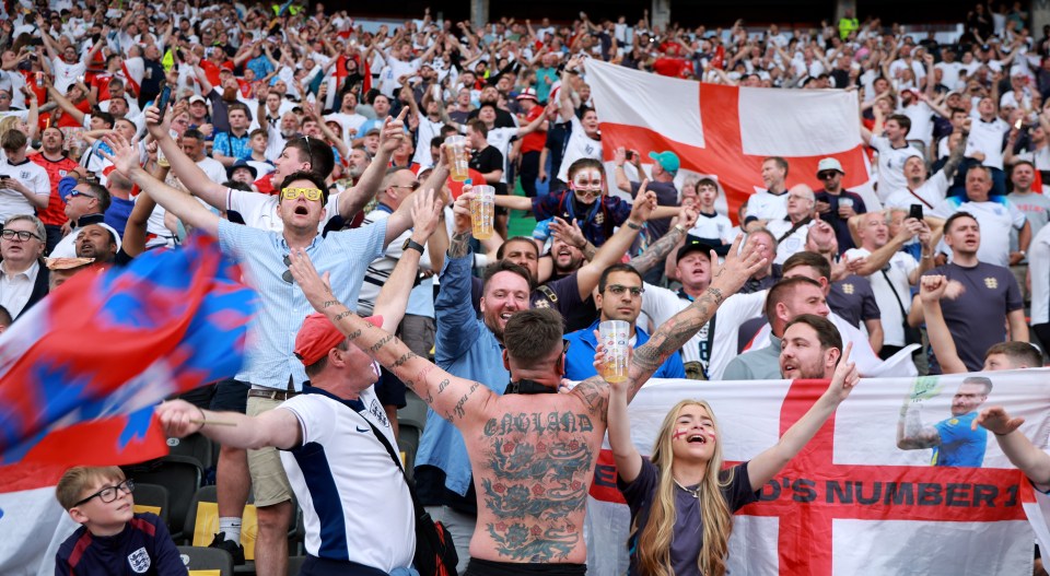 England fans belting out the national anthem