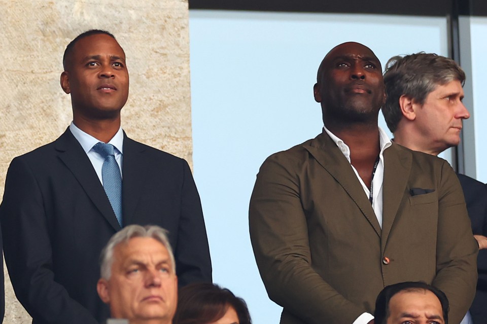 Sol Campbell & Patrick Kluivert (L) look on