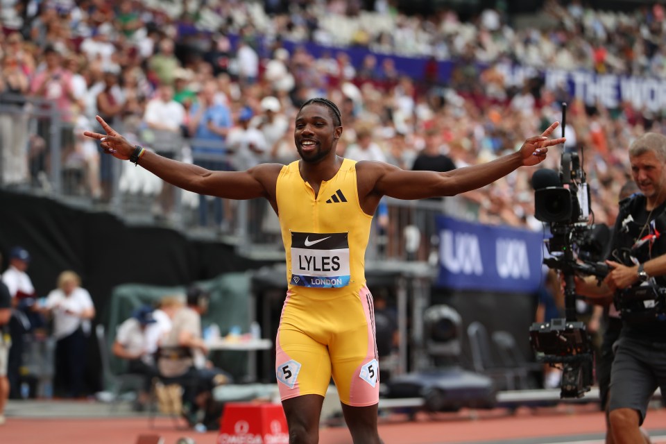 a runner with the name lyles on his shirt