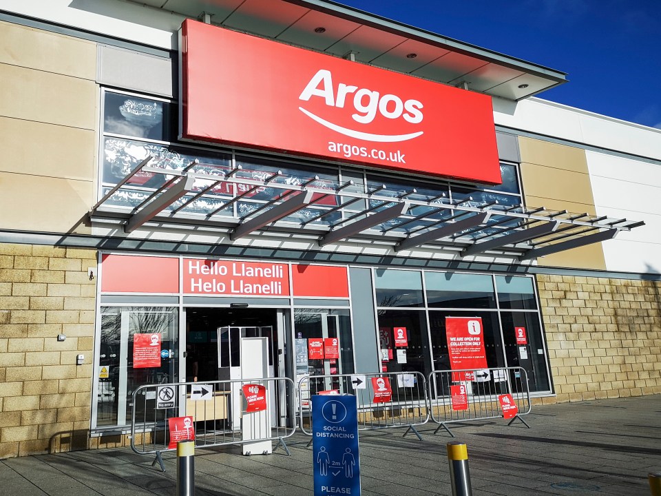 Argos shoppers have been rushing to buy the 'perfect' coffee machine scanning for £25 instead of £100