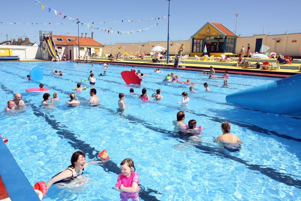 A lido expert has revealed her top three outdoor swimming pools to visit