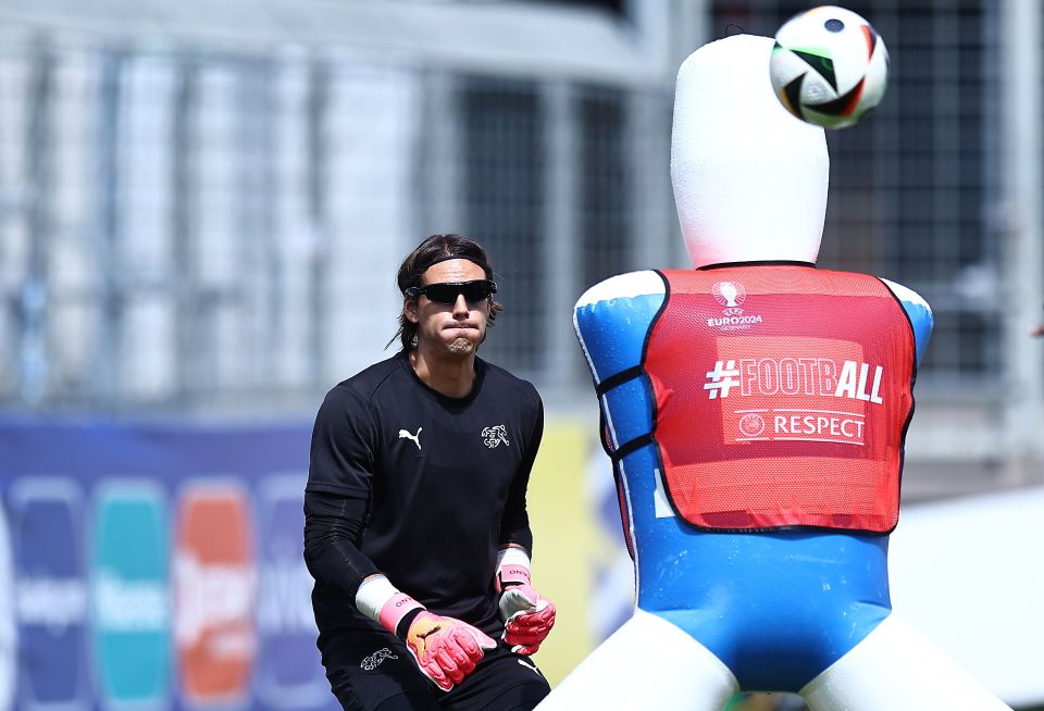 No1 goalie Yann Sommer looked at ease with the glasses