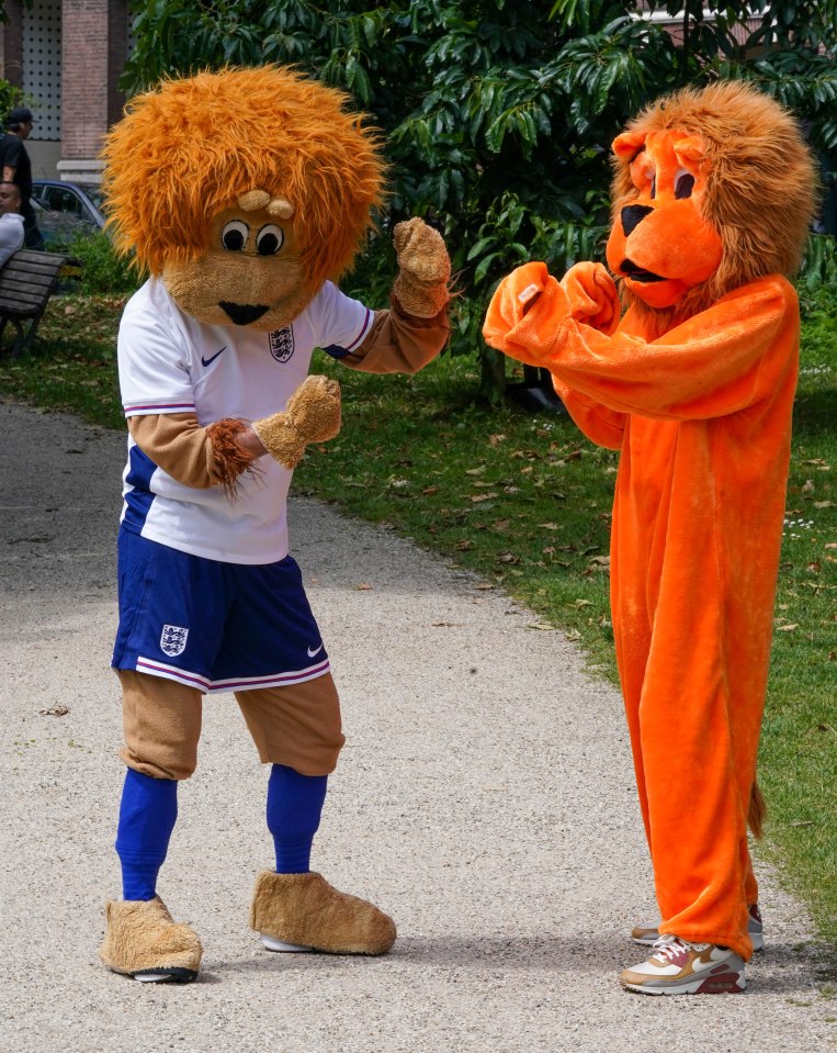 The pair pre-fight in Amsterdam