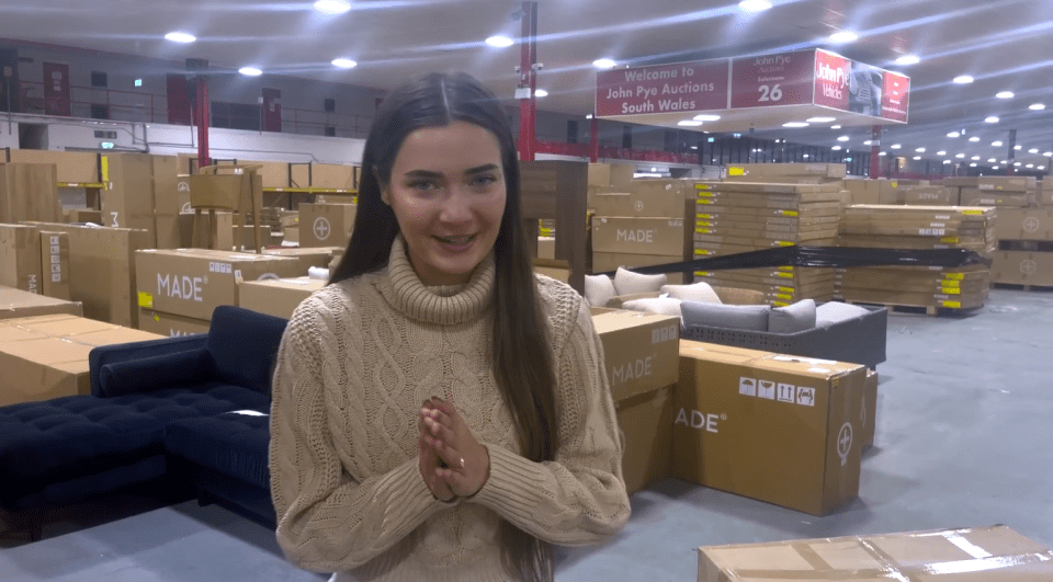 YouTuber Roxi showed her followers the furniture returns pallet she picked up for £490