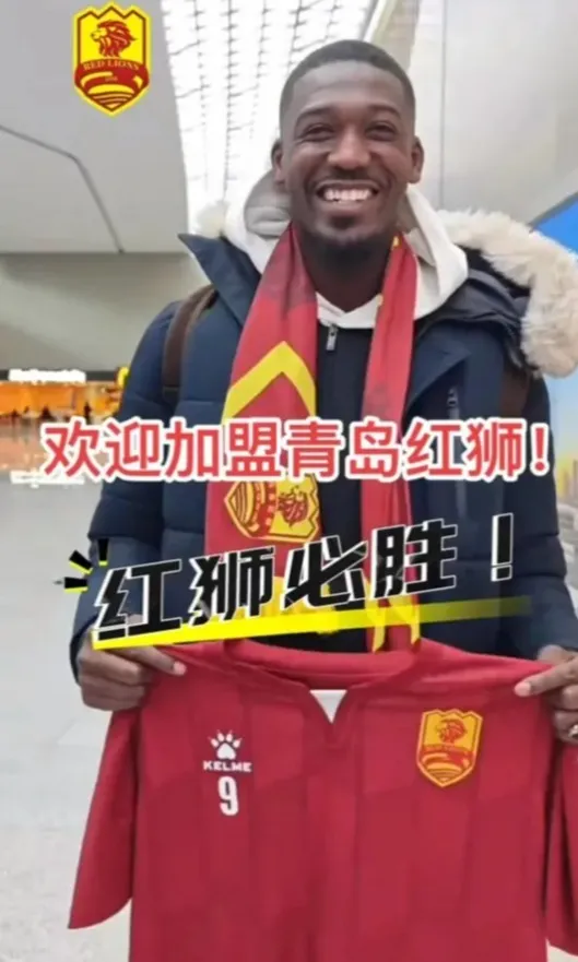 Yaya Sanogo has signed with Chinese second tier side Qingdao Red Lions