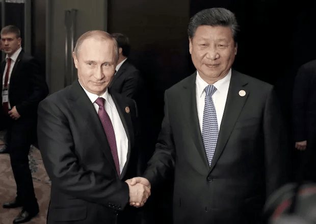 Chinese President Xi Jinping holds a meeting with Russian President Vladimir Putin in 2015