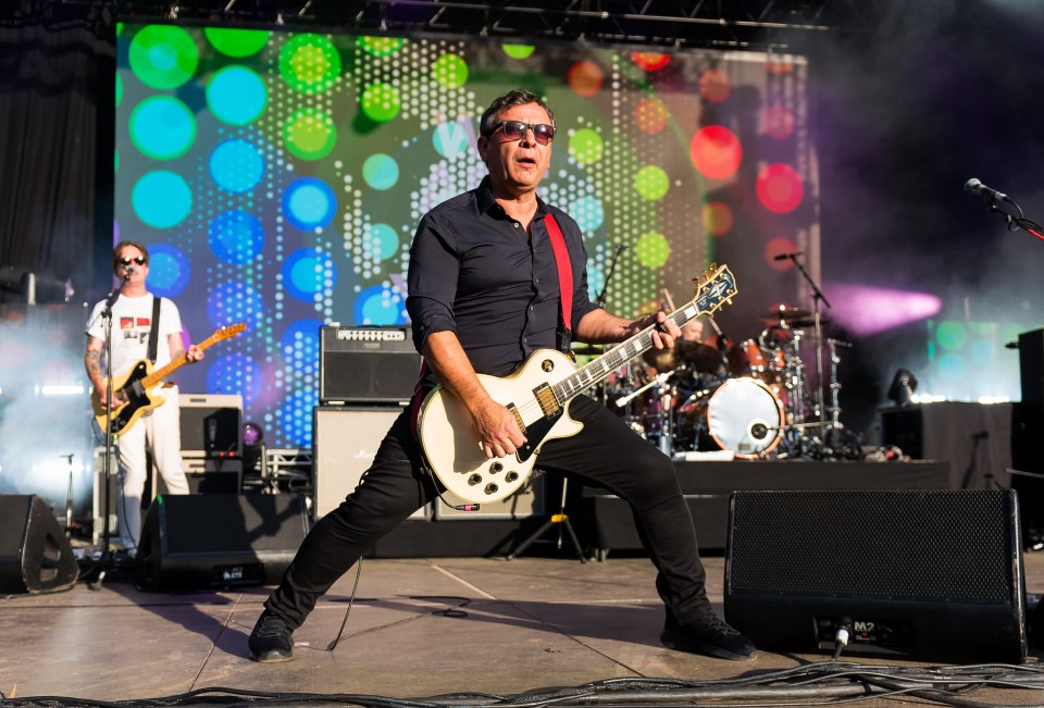 The Manic Street Preachers and Suede teamed up to put on a show