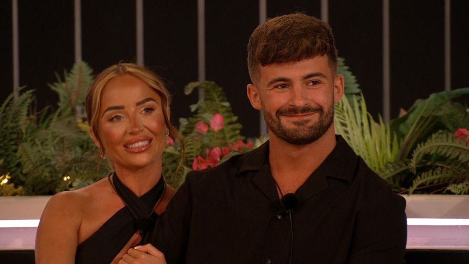 A relationship expert believes another couple other than favourites Nicole and Ciaran will win the show