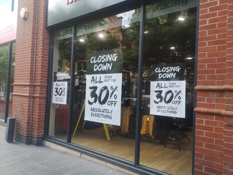 a store that is closing down and offering 30 % off