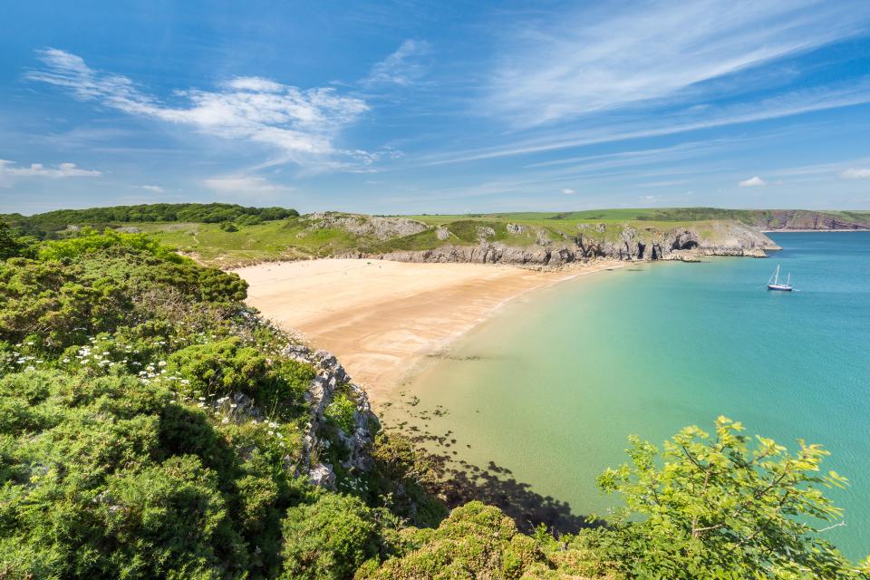 Its clear waters and white sand earn it comparisons to tropical beaches