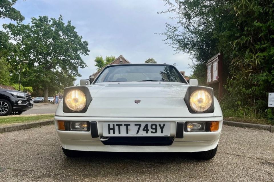 The 924 is a classic motor of the 1980s and has been praised for its affordability