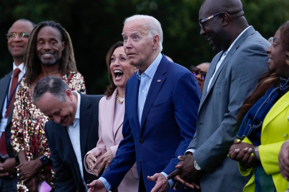 Biden was compared to a robot when he froze for 30 seconds during a concert