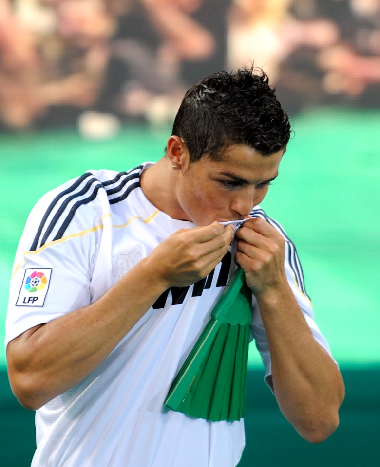 a soccer player with a lfp patch on his shirt