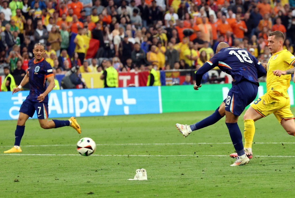 A shoe was spotted on the pitch as Donyell Malen put Holland 3-0 in front