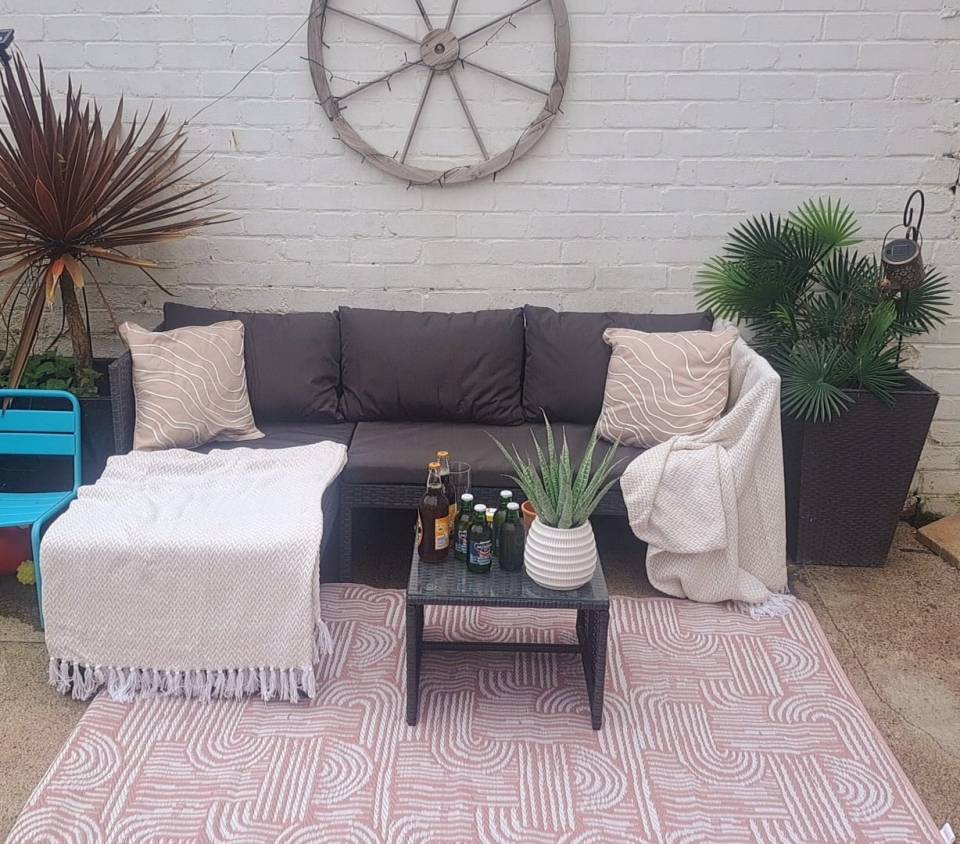 Shoppers went wild for the majorly discounted grey corner sofa set