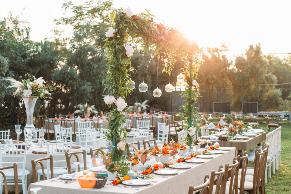 According to the attendees, the newlyweds had asked guests to choose between fish and chicken