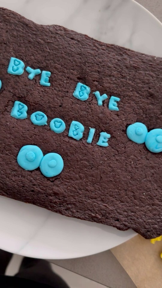 The family celebrated the end of Bowie’s breastfeeding journey with a ‘bye bye boobie’ cake