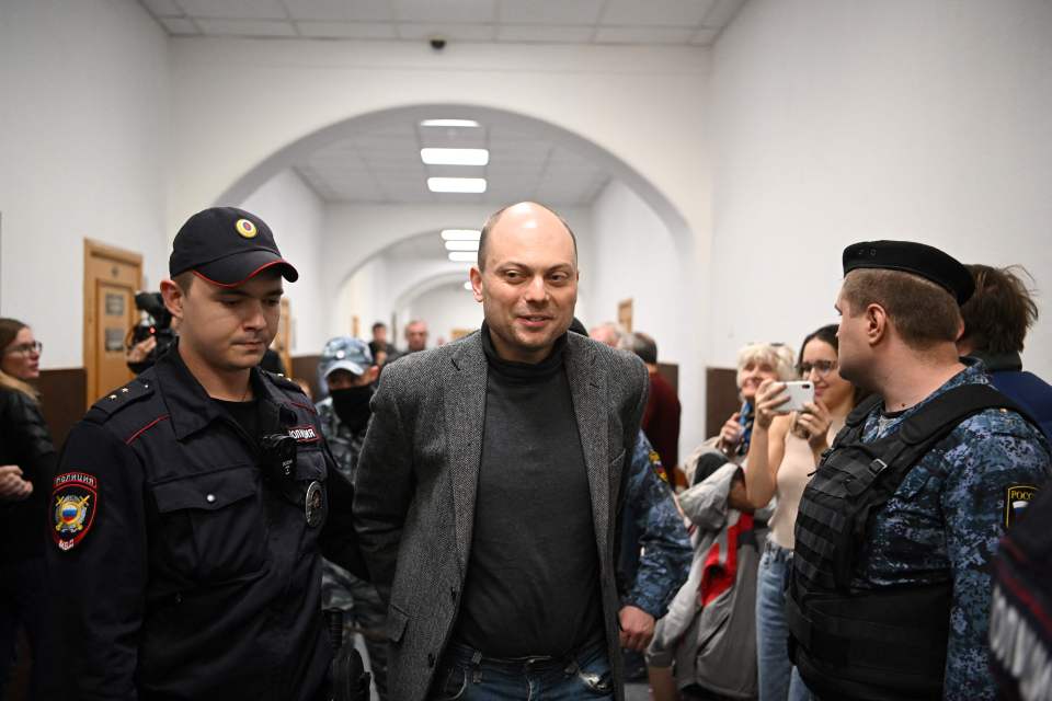 Kara-Murza is escorted by Russian cops