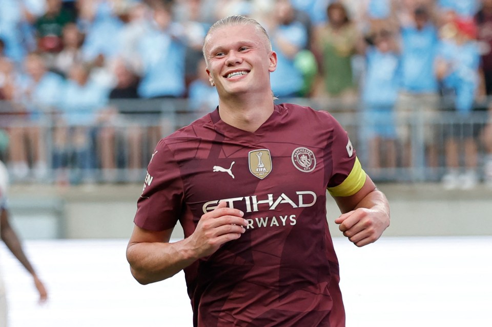 a soccer player wearing a shirt that says etihad airways