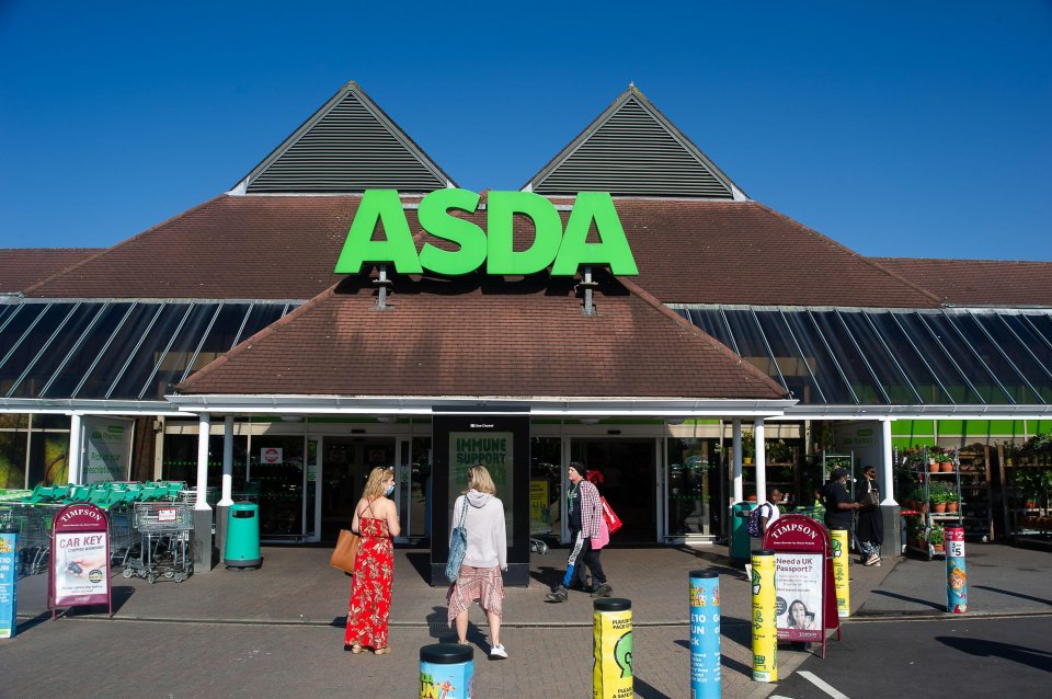 Chocolate fans have been rejoicing after discovering an iconic bar is scanning for only 20p at tills in Asda