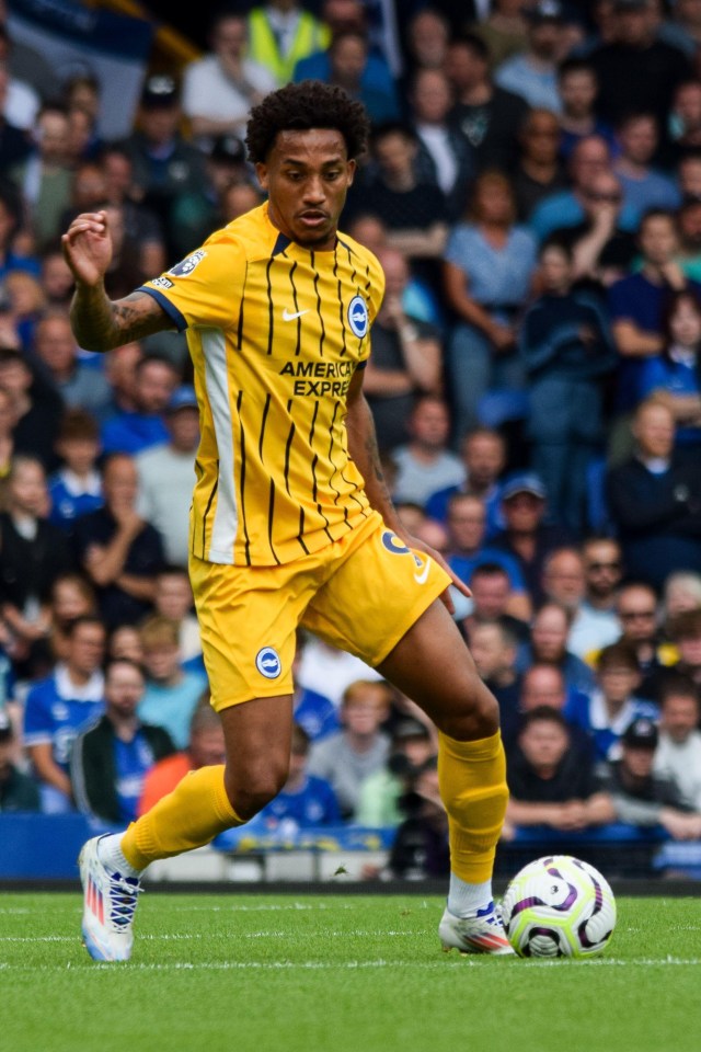 a soccer player wearing a yellow jersey that says american express on it