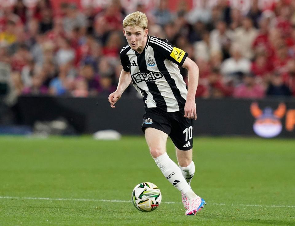 a soccer player with the number 10 on his jersey