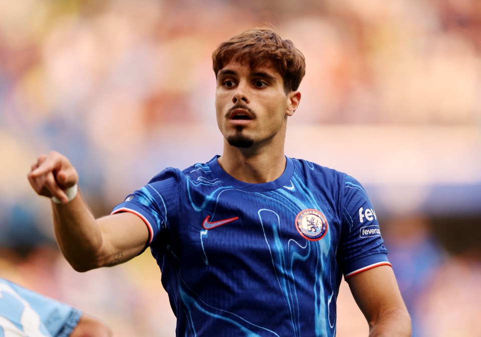 a soccer player wearing a blue shirt with the word fever on it