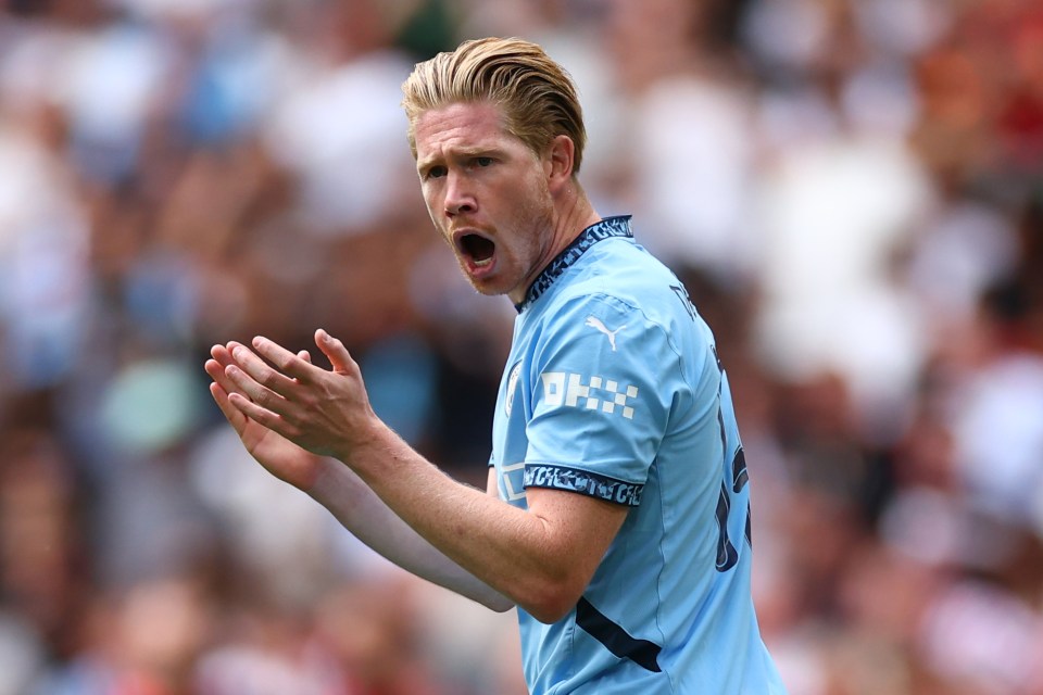 a soccer player wearing a light blue jersey with the number 9 on it