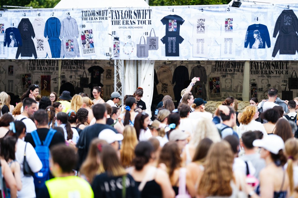 Fans of US mega-star Taylor Swift crowd merchandising booths on August 7, 2024 in front of the Ernst Happel Stadium in Vienna, Austria, prior to her three scheduled concerts. The Vienna leg of a tour by American mega-star Taylor Swift has been cancelled after Austria arrested an Islamic State sympathiser in connection with an attack plot, the organisers said on August 7, 2024. Authorities had earlier confirmed the arrest of a 19-year-old sympathiser of the armed group for allegedly planning an attack in the Vienna region, warning he had a "focus" on Swift's three upcoming shows. About 65,000 spectators were expected at each show scheduled for August 8, 9 and 10. (Photo by Eva MANHART / APA / AFP) / Austria OUT (Photo by EVA MANHART/APA/AFP via Getty Images)