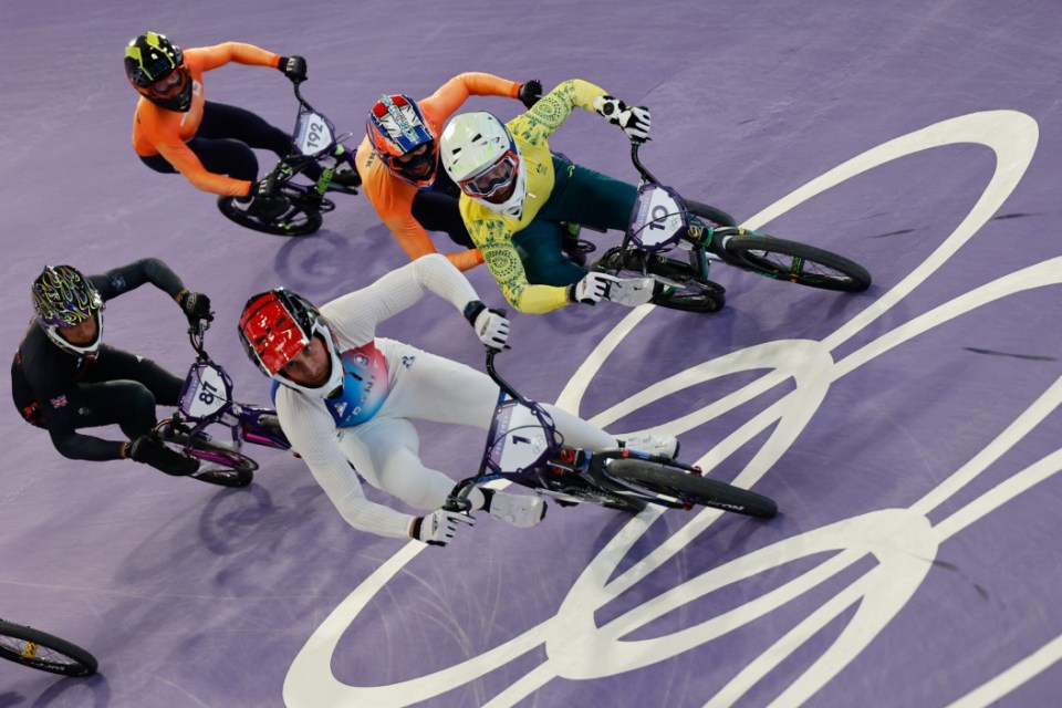 epa11517648 (L-R) Kye Whyte of Great Britain, Dave van der Burg of the Netherlands, Joris Daudet of France, Jaymio Brink of the Netherlands, Izaac Kennedy of Australia compete in Men quarterfinals of BMX racing in the Paris 2024 Olympic Games, at Saint-Quentin-en-Yvelines BMX Stadium in Versailles, France, 01 August 2024. EPA/TOLGA AKMEN