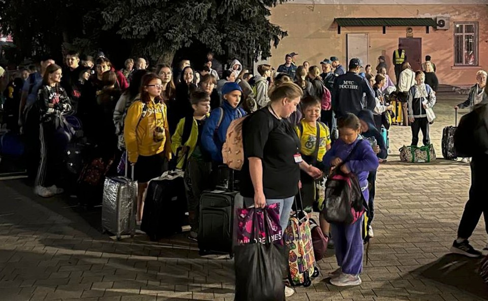 Evacuated Russian citizens from Belgorod and Kursk arrive at temporary accommodation