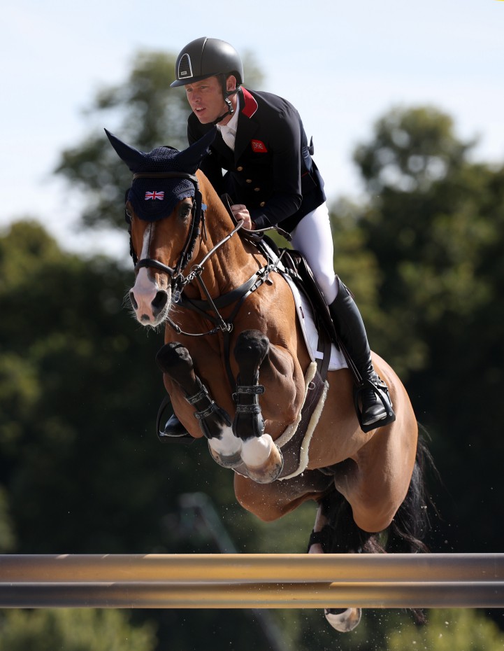 VERSAILLES, FRANCE - AUGUST 06: Scott Brash and horse Jefferson of Team Great Britain compete in the Jumping Individual Final on day eleven of the Olympic Games Paris 2024 at Chateau de Versailles on August 06, 2024 in Versailles, France. (Photo by Alex Broadway/Getty Images)