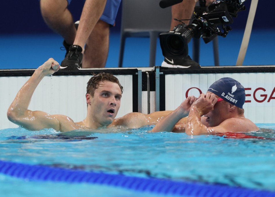 NANTERRE, FRANCE - AUGUST 04: Bobby Fink of Team United States celebrates victory and a new world record in the Men's 1500m Freestyle final on day nine of the Olympic Games Paris 2024 at Paris La Defense Arena on August 04, 2024 in Nanterre, France. (Photo by Ian MacNicol/Getty Images)