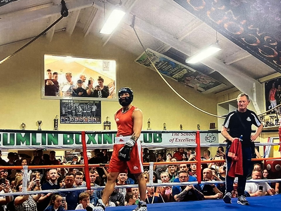 a boxer in a boxing ring with a sign that says cumlin boxing club