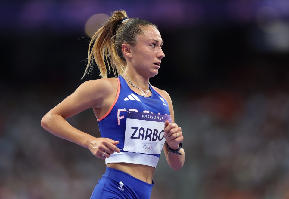 a female runner with the name zarbo on her shirt