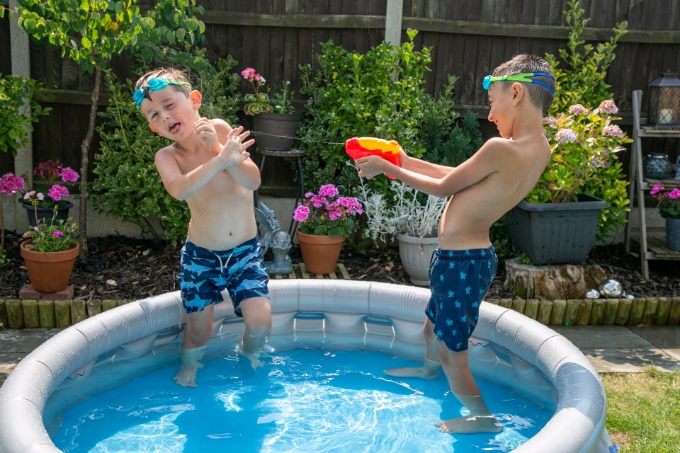 My boys loved this spaceship pool