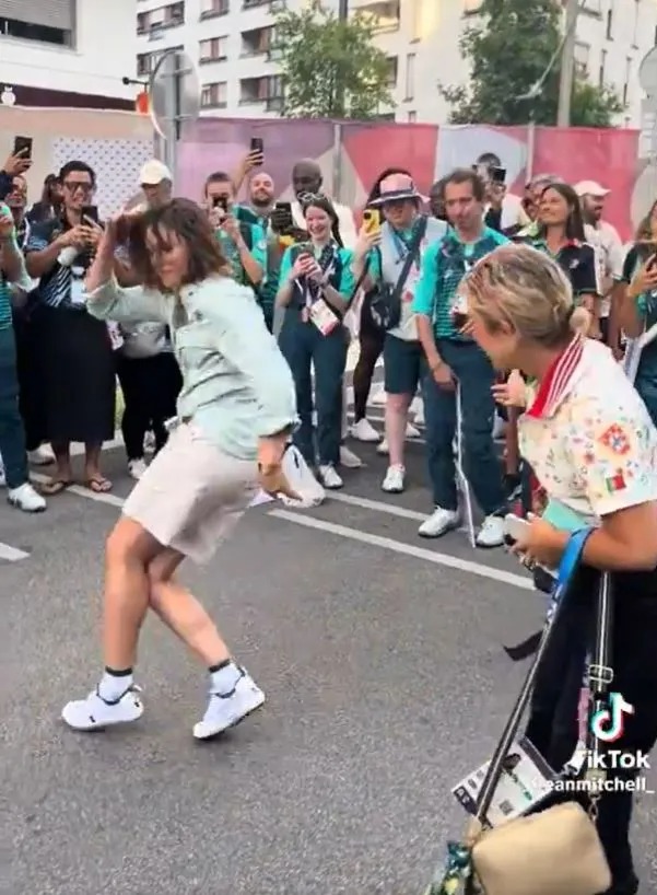 She danced for the Australian Olympic squad ahead of the closing ceremony