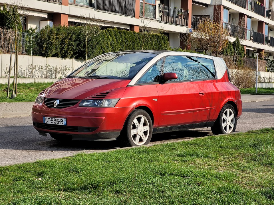 The stylish and spacious Renault Avantime once featured in a bizarre Top Gear challenge